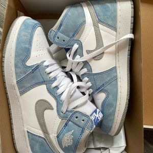 Jordan 1 Retro High OG Hyper Royal